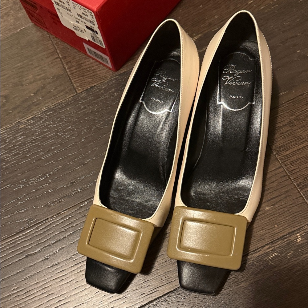 Roger Vivier Black and Cream Heels with Tan Buckle size35